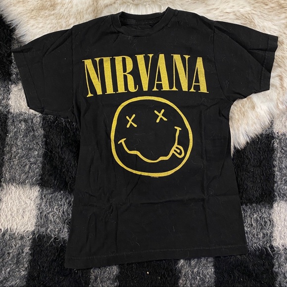 Hot Topic Tops - Nirvana graphic band tour tee sm